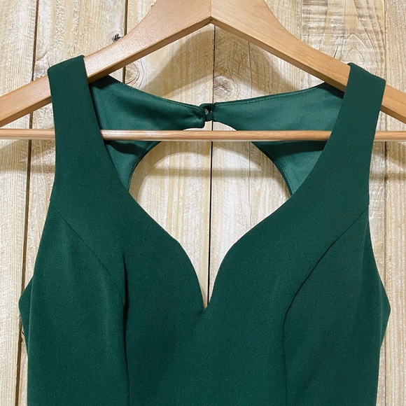 FREE W/ ITEM EQUAL/MORE VALUE Emerald Green Sleeveless A-line Dress - Picture 4 of 8